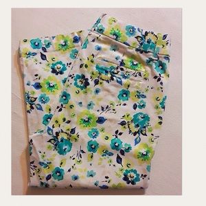 Adorable floral Capris.